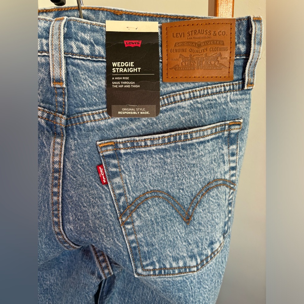 Wedgie Straight Levi’s